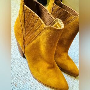 Marc Fisher booties size 6.5M in brown suede